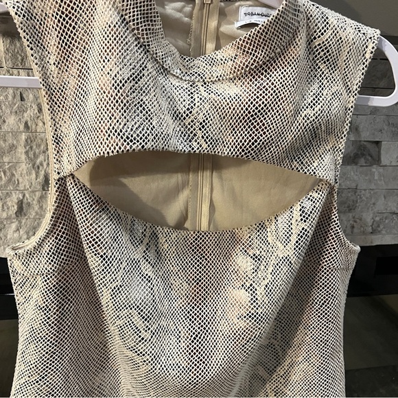 Urban Outfitters size Large mock neck sleeveless snakeskin look peekaboo top - Picture 5 of 12